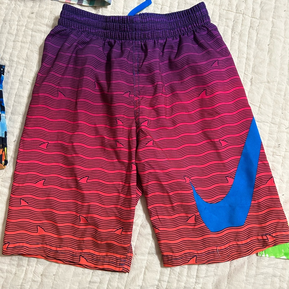 Nike boys' swim trunks size small